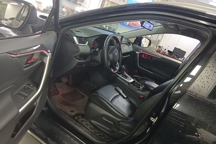 Used Toyota RAV4 2022 2.0L CVT Two-Wheel Drive Urban Edition Driver Seat