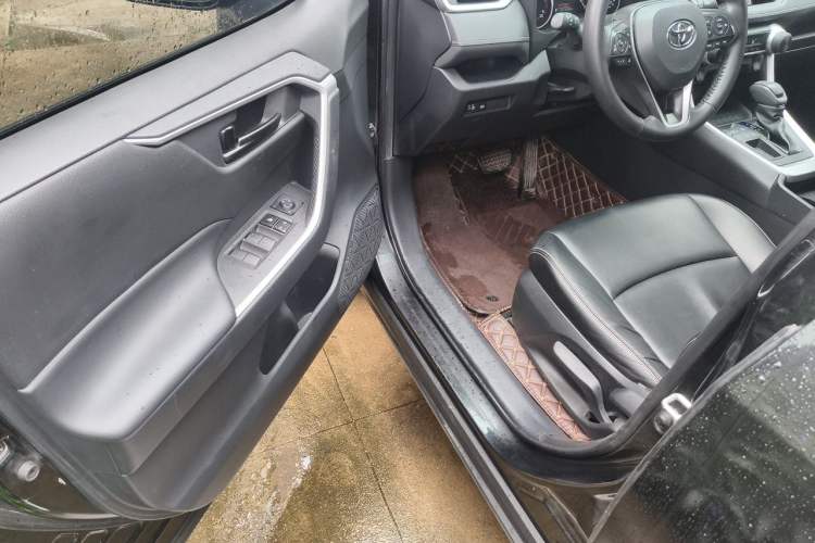 Used Toyota RAV4 2022 2.0L CVT Two-Wheel Drive Urban Edition Driver Seat