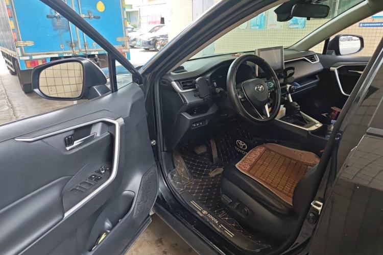 Used Toyota RAV4 2022 2.0L CVT Two-Wheel Drive Fashion Edition Driver Seat