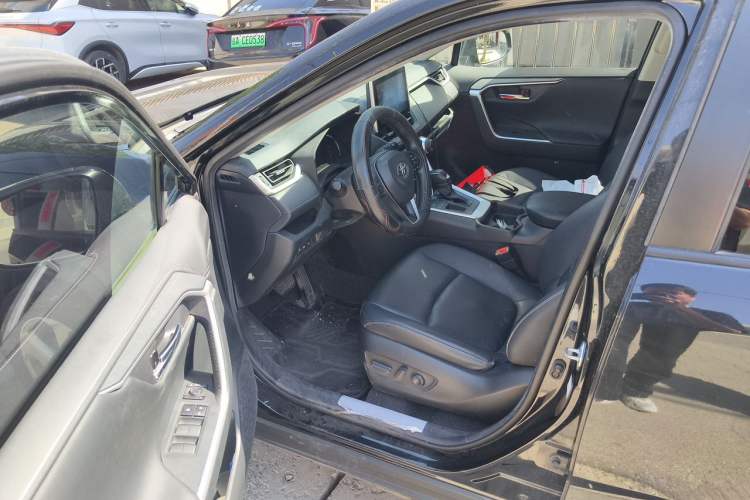 Used Toyota RAV4 2022 2.0L CVT Two-Wheel Drive Fashion Plus Edition Driver Seat