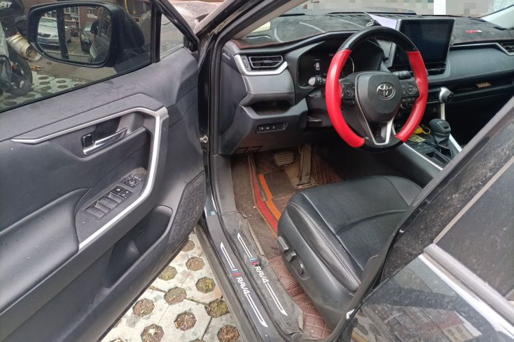 Used Toyota RAV4 2022 2.0L CVT Two-Wheel Drive Fashion Edition Driver Seat