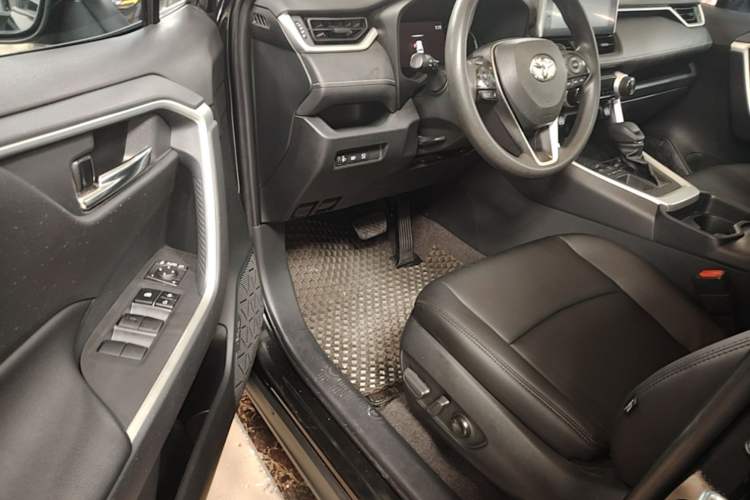 Used Toyota RAV4 2022 2.0L CVT Two-Wheel Drive Fashion Edition Driver Seat
