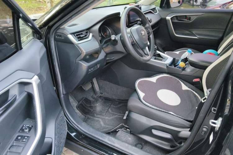 Used Toyota RAV4 2022 2.0L CVT Two-Wheel Drive Urban Edition Driver Seat