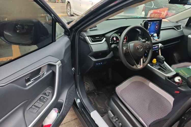 Used Toyota RAV4 2022 2.0L CVT Two-Wheel Drive Fashion Edition Driver Seat