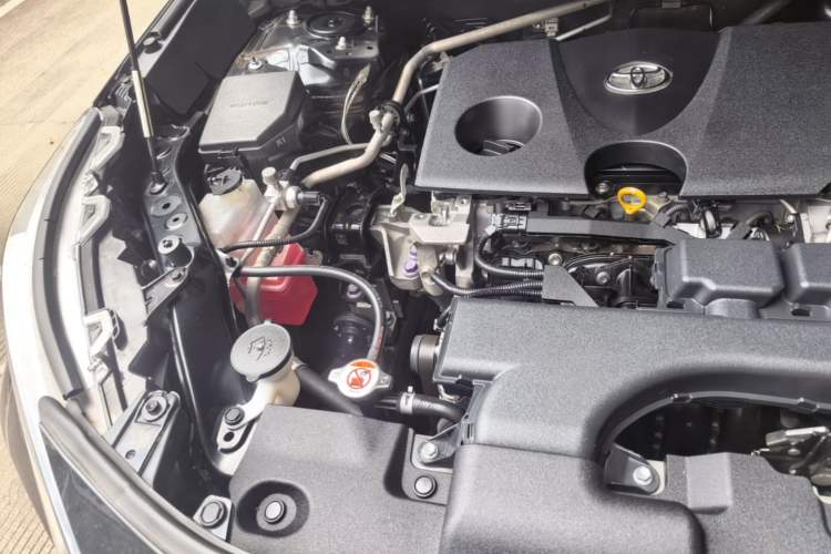 Used Toyota RAV4 2022 2.0L CVT Two-Wheel Drive Fashion Edition Engine Bay Right