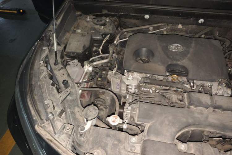 Used Toyota RAV4 2022 2.0L CVT Two-Wheel Drive Fashion Edition Engine Bay Right