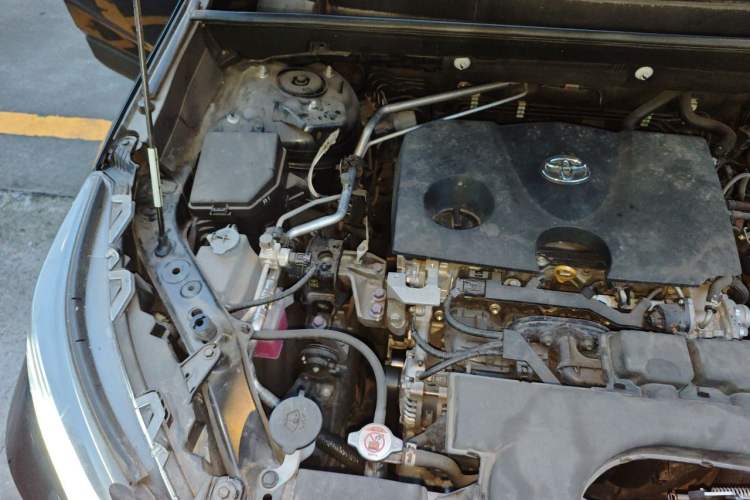 Used Toyota RAV4 2022 2.0L CVT Two-Wheel Drive Fashion Edition Engine Bay Right