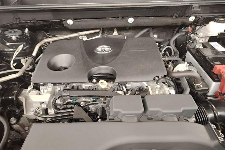 Used Toyota RAV4 2022 2.0L CVT Two-Wheel Drive Fashion Edition Engine Bay