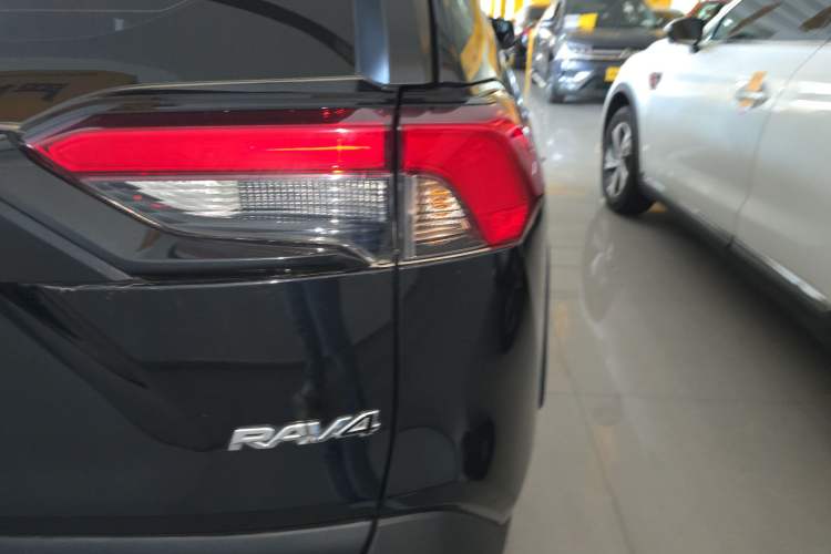 Used Toyota RAV4 2022 2.0L CVT Two-Wheel Drive Fashion Plus Edition Exterior 2