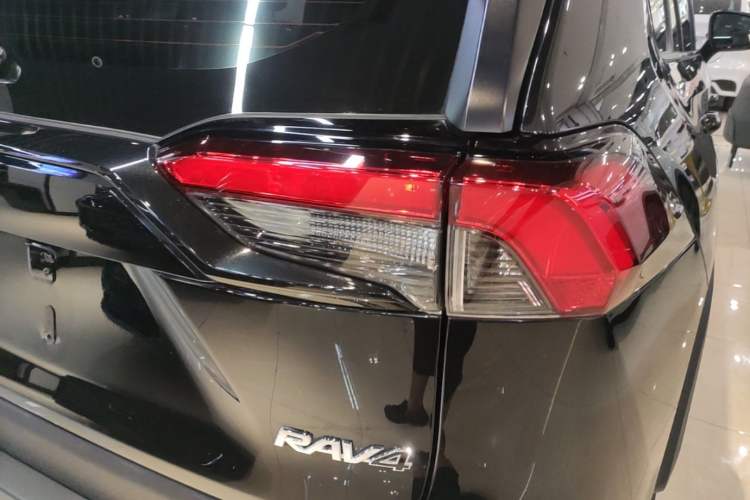 Used Toyota RAV4 2022 2.0L CVT Two-Wheel Drive Fashion Plus Edition Exterior 3