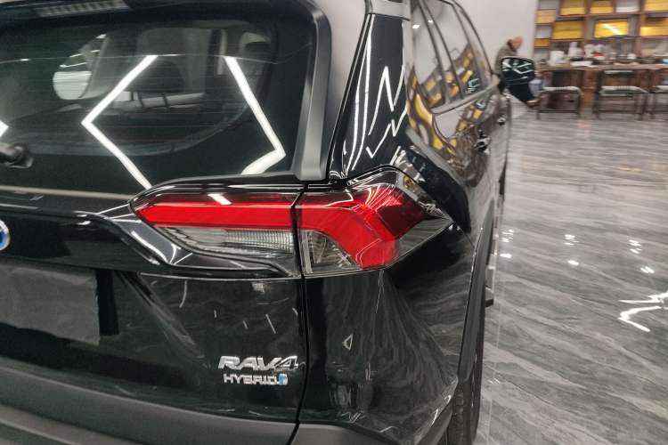 Used Toyota RAV4 2022 Dual-Engine 2.5L E-CVT Four-Wheel Drive Elite Plus Edition Exterior 3