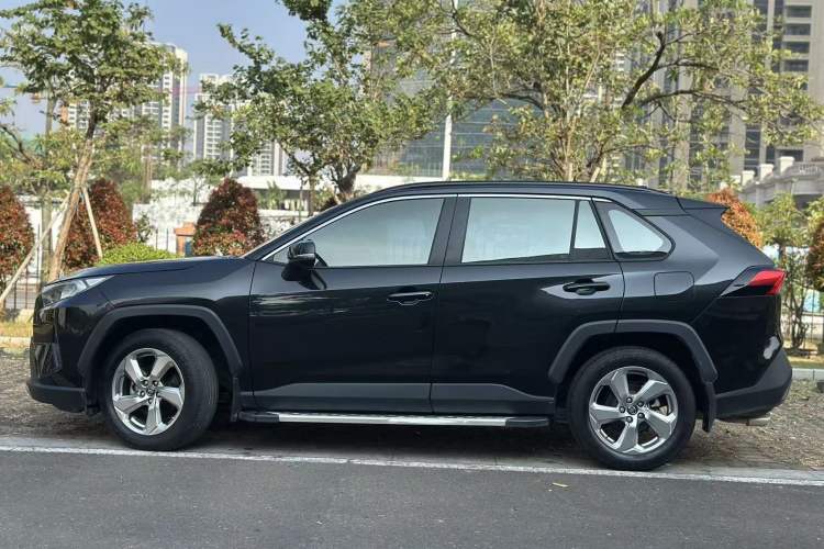 Used Toyota RAV4 2022 2.0L CVT Two-Wheel Drive Fashion Plus Edition Exterior 4