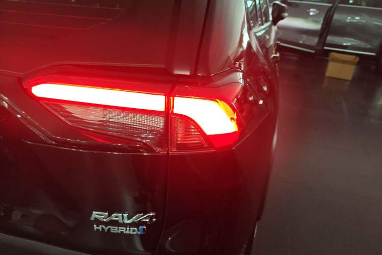 Used Toyota RAV4 2022 Dual-Engine 2.5L E-CVT Two-Wheel Drive Elite Edition Exterior 6