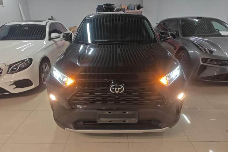 Used Toyota RAV4 2022 2.0L CVT Two-Wheel Drive Fashion Plus Edition Front