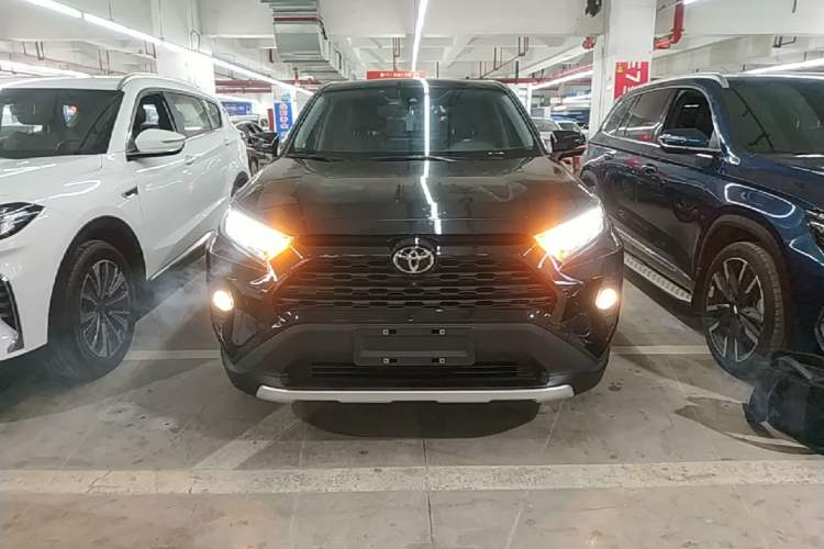 Used Toyota RAV4 2022 2.0L CVT Two-Wheel Drive Fashion Plus Edition Front