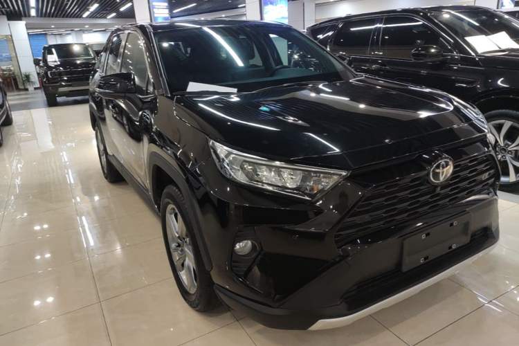 Used Toyota RAV4 2022 2.0L CVT Two-Wheel Drive Fashion Plus Edition Front Right 45 Deg