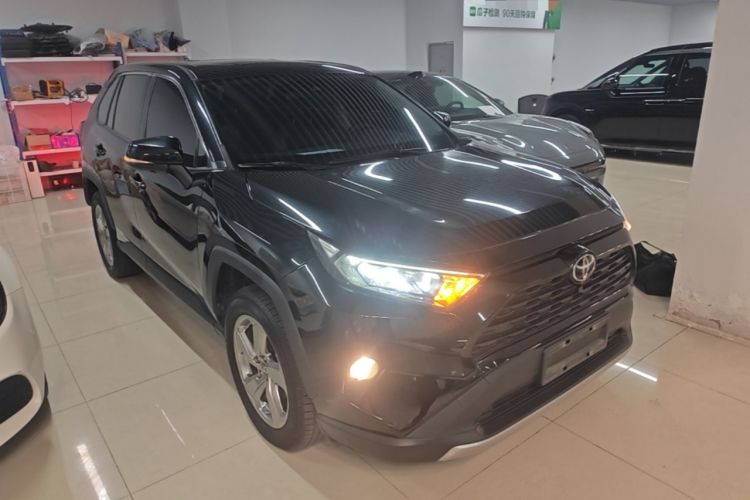 Used Toyota RAV4 2022 2.0L CVT Two-Wheel Drive Fashion Plus Edition Front Right 45 Deg