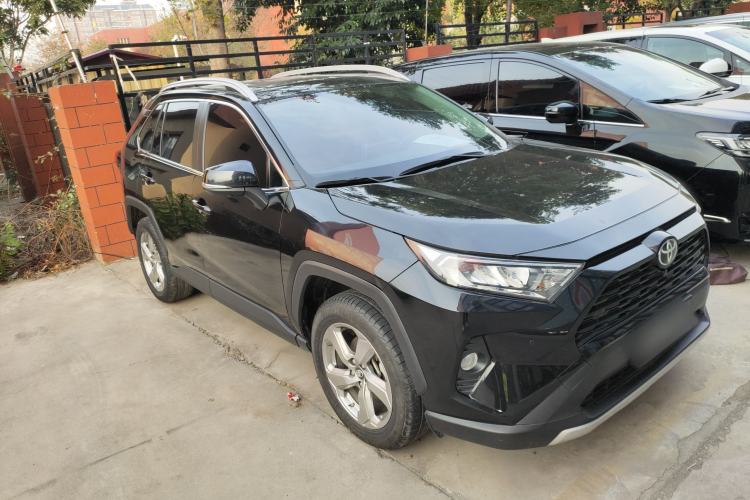 Used Toyota RAV4 2022 2.0L CVT Two-Wheel Drive Fashion Plus Edition Front Right 45 Deg