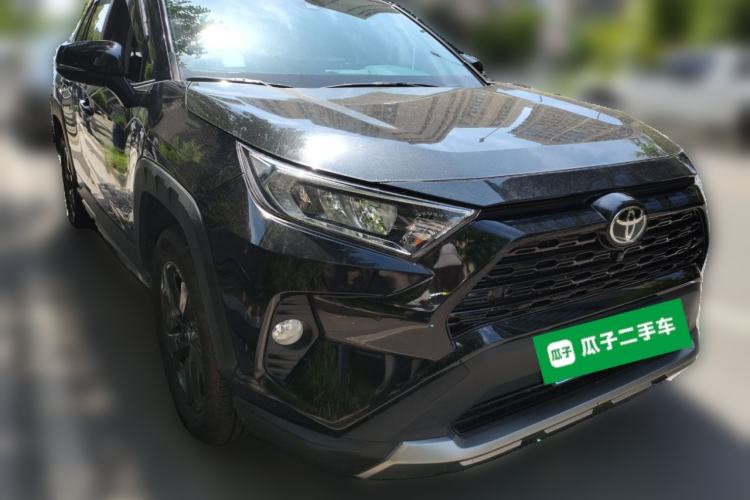 Used Toyota RAV4 2022 2.0L CVT 4x4 Style Plus Edition Front Right 45 Deg
