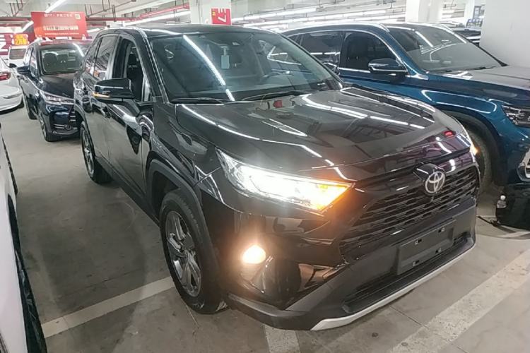 Used Toyota RAV4 2022 2.0L CVT Two-Wheel Drive Fashion Plus Edition Front Right 45 Deg