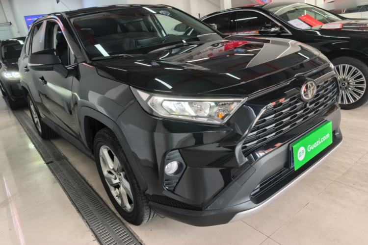 Used Toyota RAV4 2022 2.0L CVT Two-Wheel Drive Fashion Edition Front Right 45 Deg