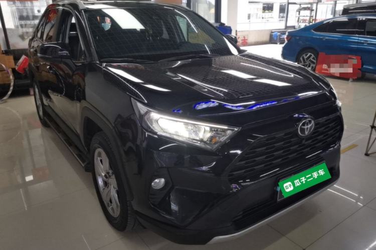 Used Toyota RAV4 2022 2.0L CVT Two-Wheel Drive Fashion Edition Front Right 45 Deg