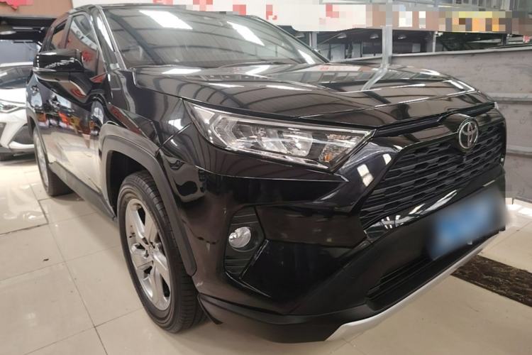 Used Toyota RAV4 2022 2.0L CVT Two-Wheel Drive Fashion Edition Front Right 45 Deg