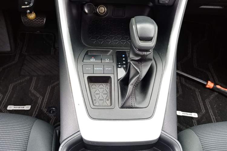 Used Toyota RAV4 2022 2.0L CVT Two-Wheel Drive Urban Edition Gear Lever