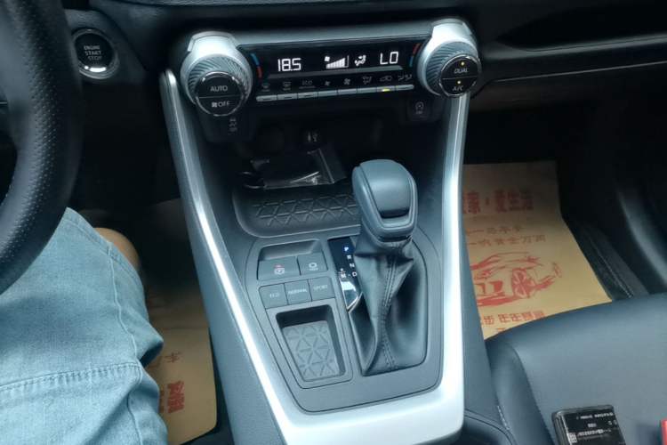 Used Toyota RAV4 2022 2.0L CVT Two-Wheel Drive Fashion Edition Gear Lever