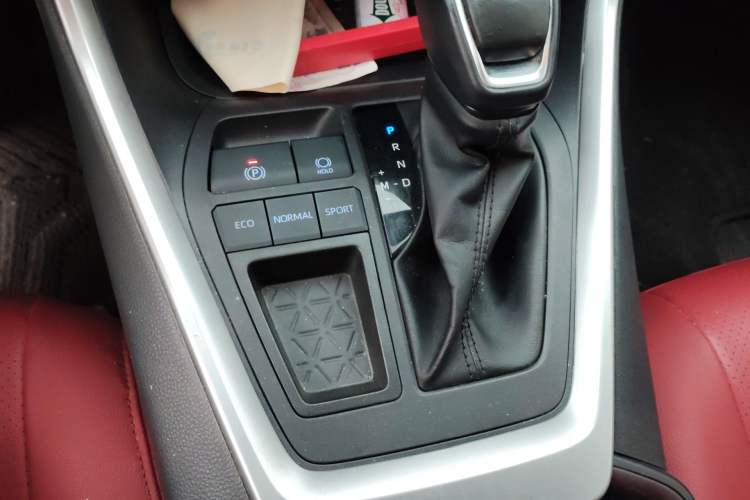 Used Toyota RAV4 2022 2.0L CVT Two-Wheel Drive Fashion Plus Edition Gear Lever