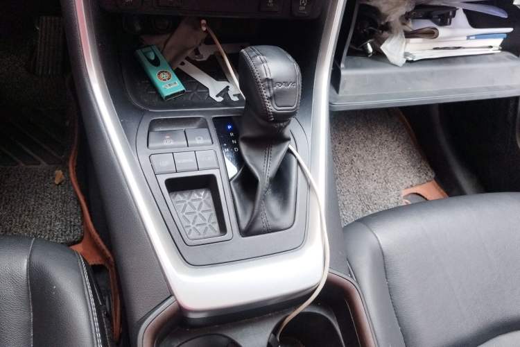 Used Toyota RAV4 2022 2.0L CVT Two-Wheel Drive Fashion Plus Edition Gear Lever