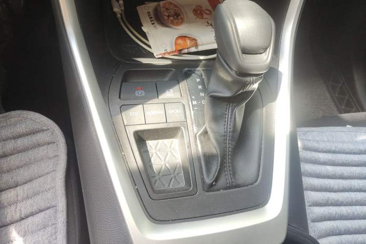 Used Toyota RAV4 2022 2.0L CVT Two-Wheel Drive Urban Edition Gear Lever