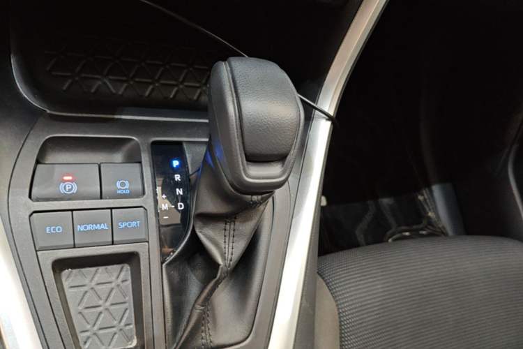 Used Toyota RAV4 2022 2.0L CVT Two-Wheel Drive Urban Edition Gear Lever