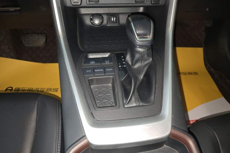 Used Toyota RAV4 2022 2.0L CVT Two-Wheel Drive Fashion Plus Edition Gear Lever