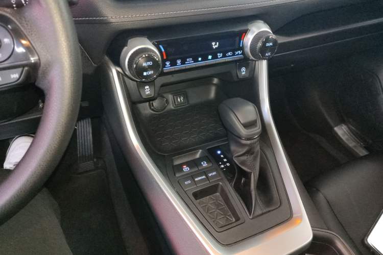 Used Toyota RAV4 2022 2.0L CVT Two-Wheel Drive Fashion Edition Gear Lever