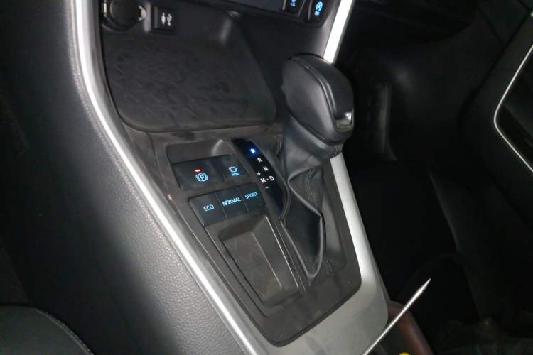 Used Toyota RAV4 2022 2.0L CVT Two-Wheel Drive Fashion Plus Edition Gear Lever