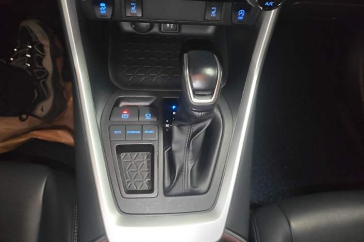 Used Toyota RAV4 2022 2.0L CVT Two-Wheel Drive Fashion Plus Edition Gear Lever
