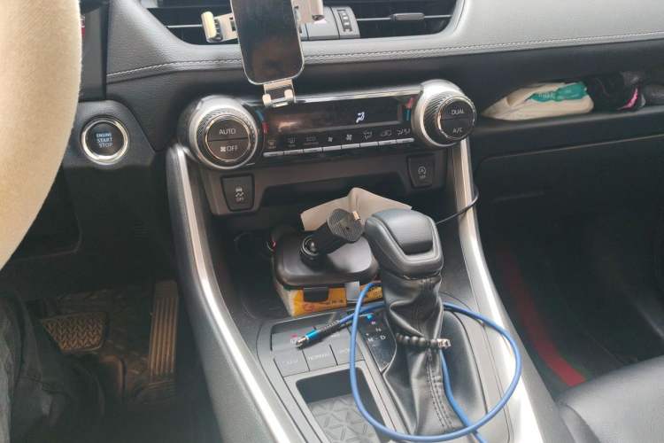Used Toyota RAV4 2022 2.0L CVT Two-Wheel Drive Fashion Edition Gear Lever