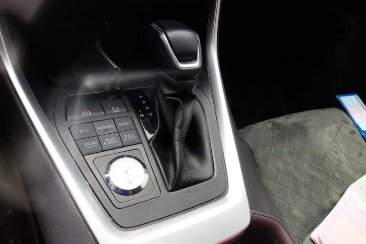 Used Toyota RAV4 2022 2.0L CVT 4x4 Style Plus Edition Gear Lever