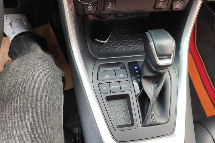 Used Toyota RAV4 2022 2.0L CVT Two-Wheel Drive Fashion Plus Edition Gear Lever