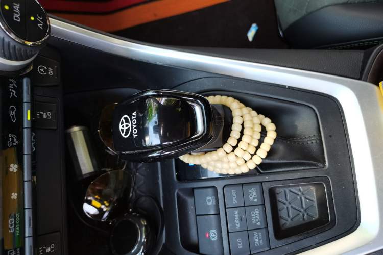 Used Toyota RAV4 2022 2.0L CVT 4x4 Style Plus Edition Gear Lever