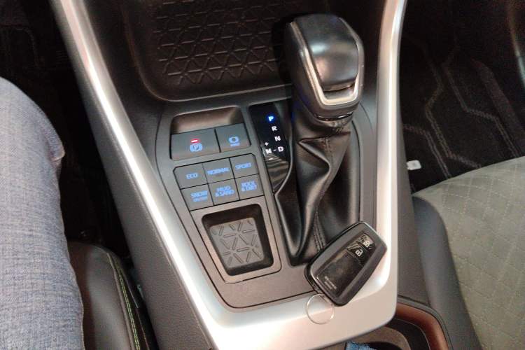Used Toyota RAV4 2022 2.0L CVT 4x4 Style Plus Edition Gear Lever