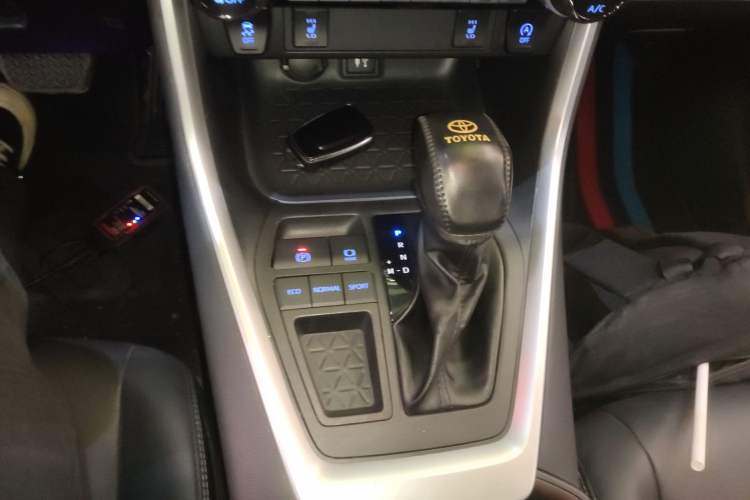 Used Toyota RAV4 2022 2.0L CVT Two-Wheel Drive Fashion Plus Edition Gear Lever