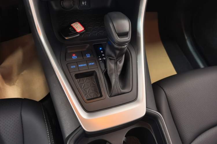 Used Toyota RAV4 2022 2.0L CVT Two-Wheel Drive Fashion Edition Gear Lever