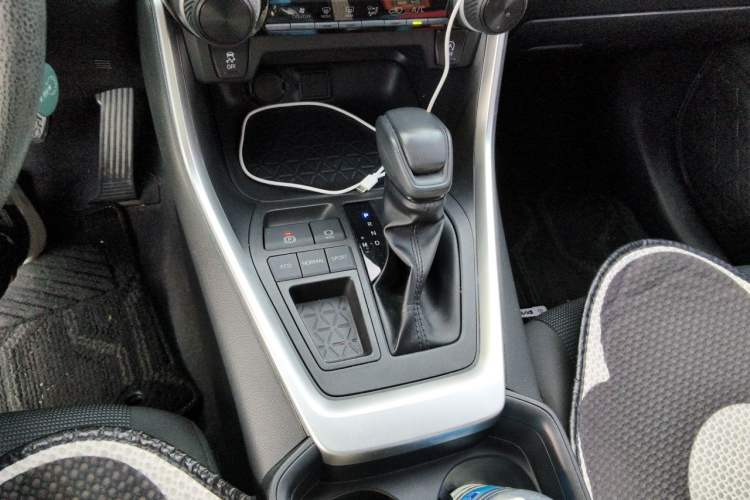 Used Toyota RAV4 2022 2.0L CVT Two-Wheel Drive Urban Edition Gear Lever