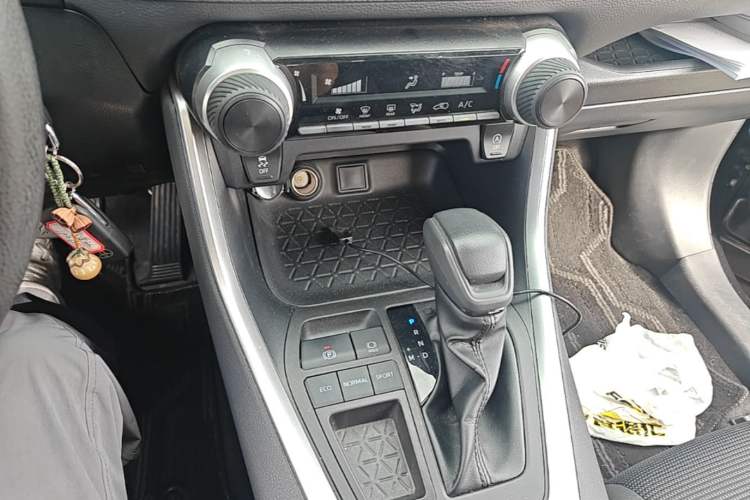 Used Toyota RAV4 2022 2.0L CVT Two-Wheel Drive Urban Edition Gear Lever