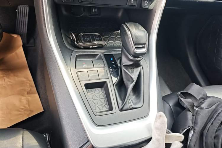 Used Toyota RAV4 2022 2.0L CVT Two-Wheel Drive Fashion Plus Edition Gear Lever