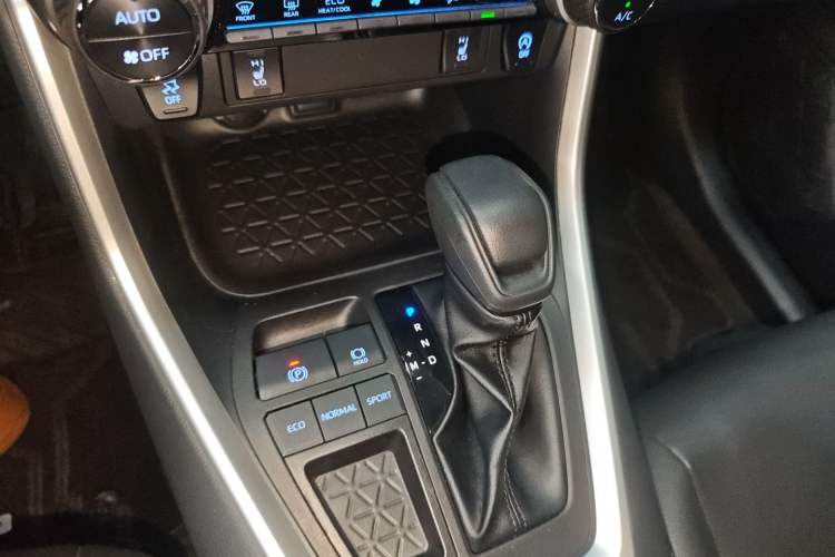 Used Toyota RAV4 2022 2.0L CVT Two-Wheel Drive Fashion Edition Gear Lever