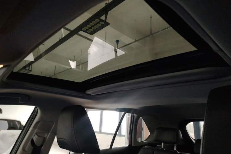 Used Toyota RAV4 2022 2.0L CVT Two-Wheel Drive Fashion Plus Edition Headliner