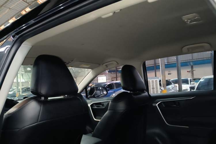 Used Toyota RAV4 2022 2.0L CVT Two-Wheel Drive Urban Edition Headliner